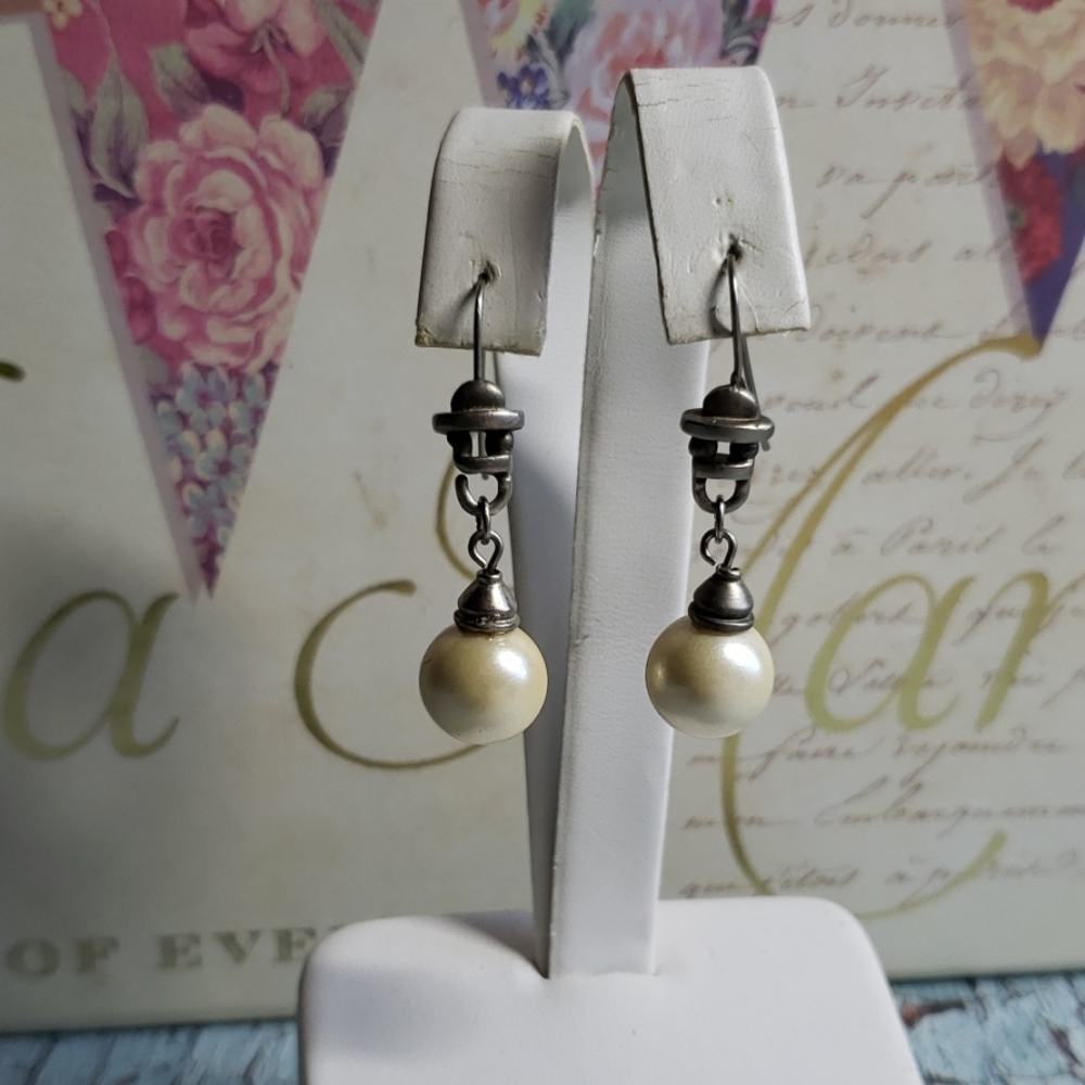 Vintage 60s Dangle Pearl Earrings